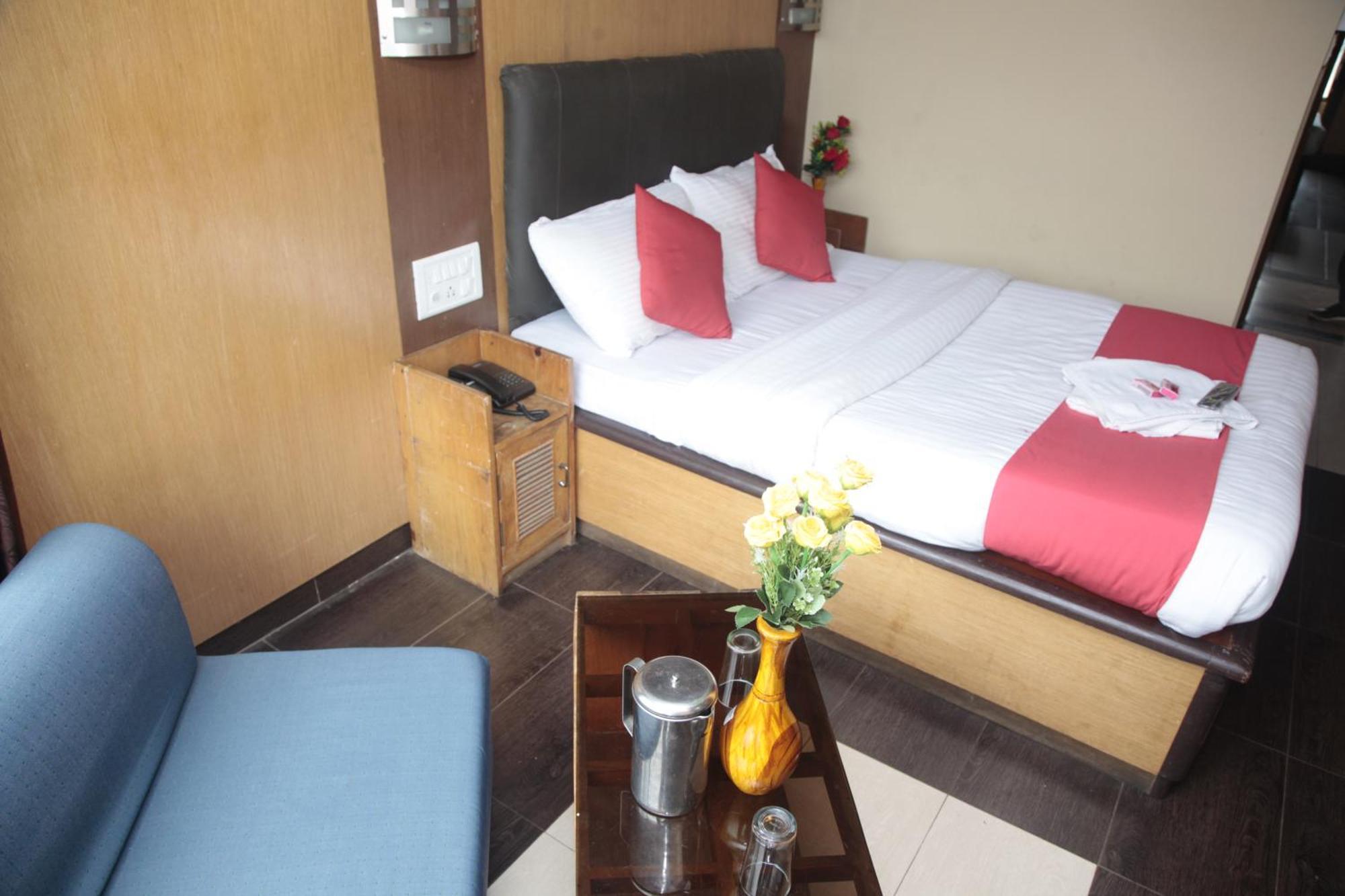 Hotel Shiv Shanthi Inn Moorthi Hospitality Ooty Exterior photo