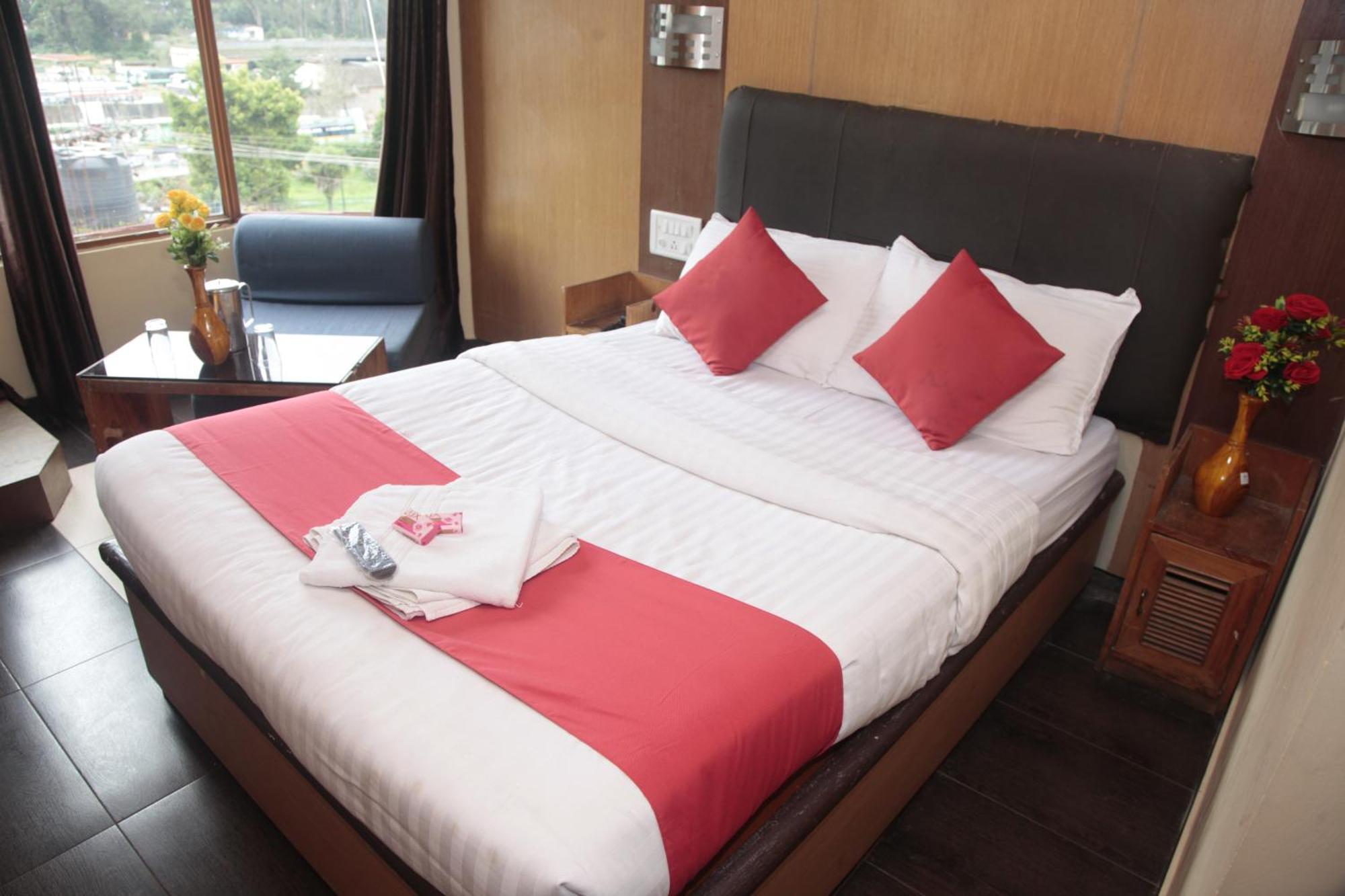 Hotel Shiv Shanthi Inn Moorthi Hospitality Ooty Exterior photo