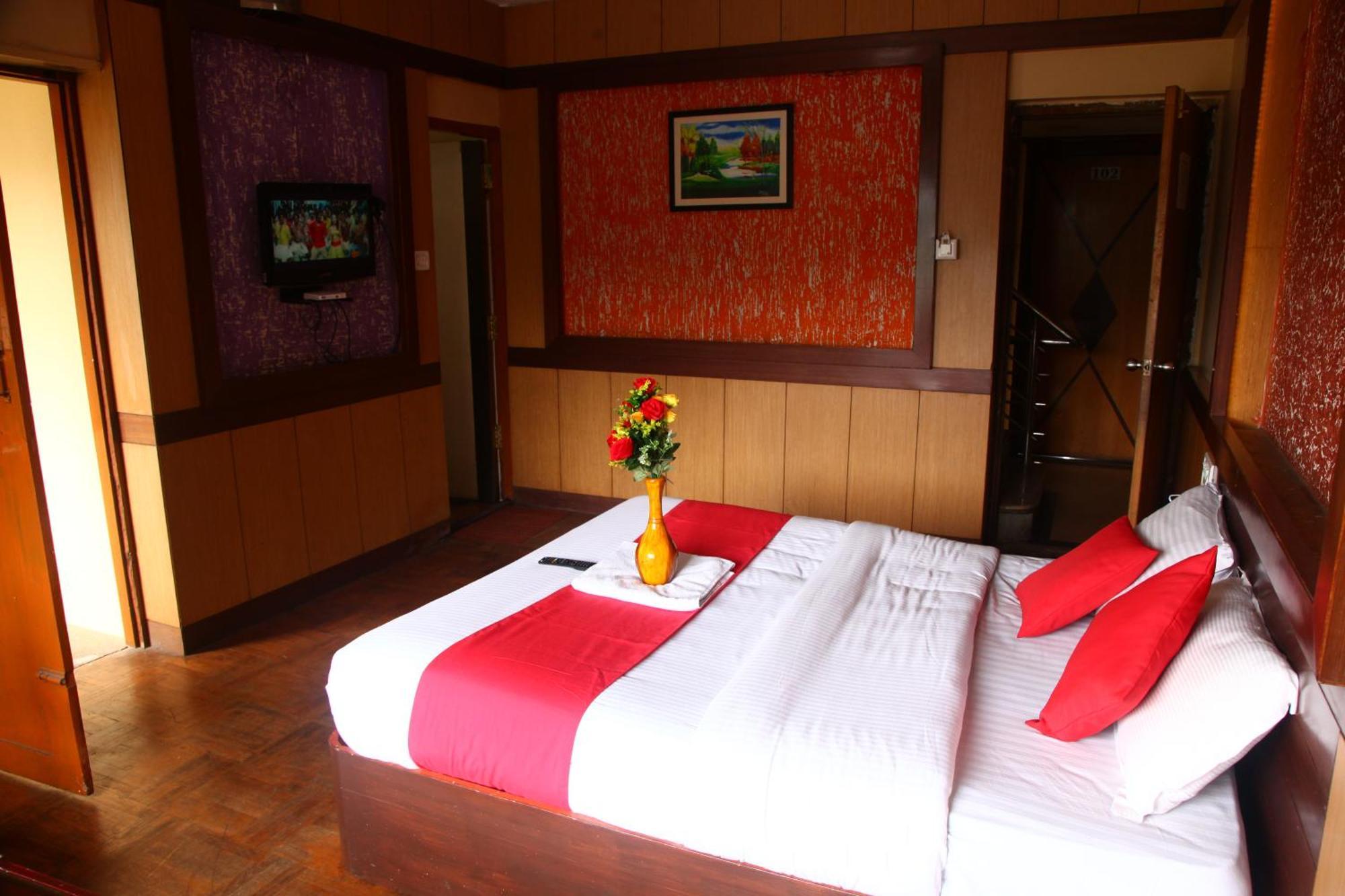 Hotel Shiv Shanthi Inn Moorthi Hospitality Ooty Exterior photo